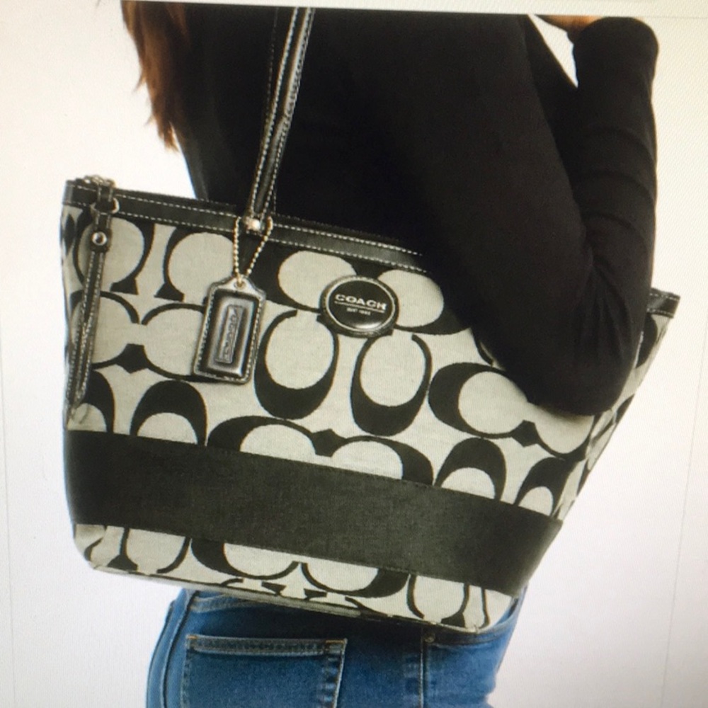 COACH/ BLACK & KHAKI MONOGRAM SIGNATURE SHOULDER BAG